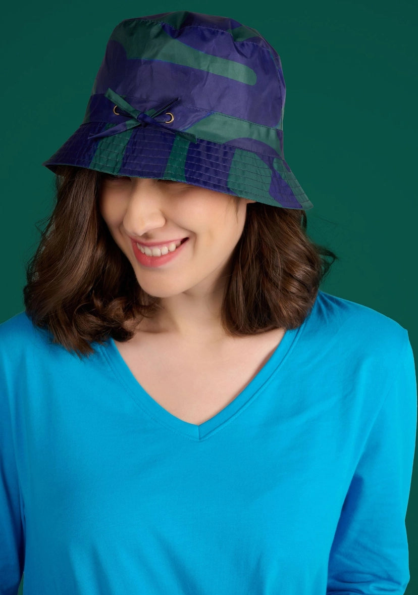 Bob Bobi Calligraphy Waterproof Bucket Hat in Green